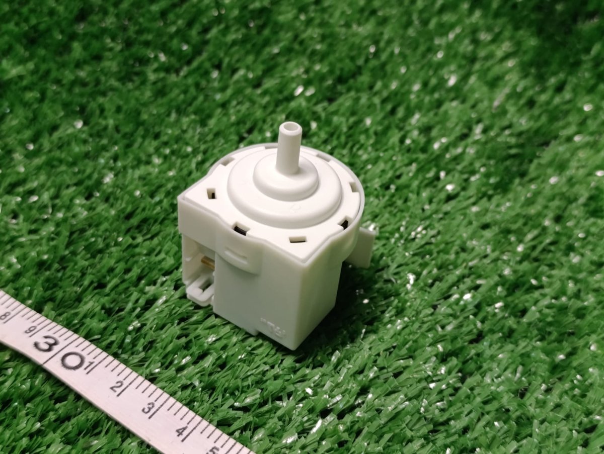 Прессостат (датчик уровня воды) 132819502 для стиральной машины AEG L6SE26WR